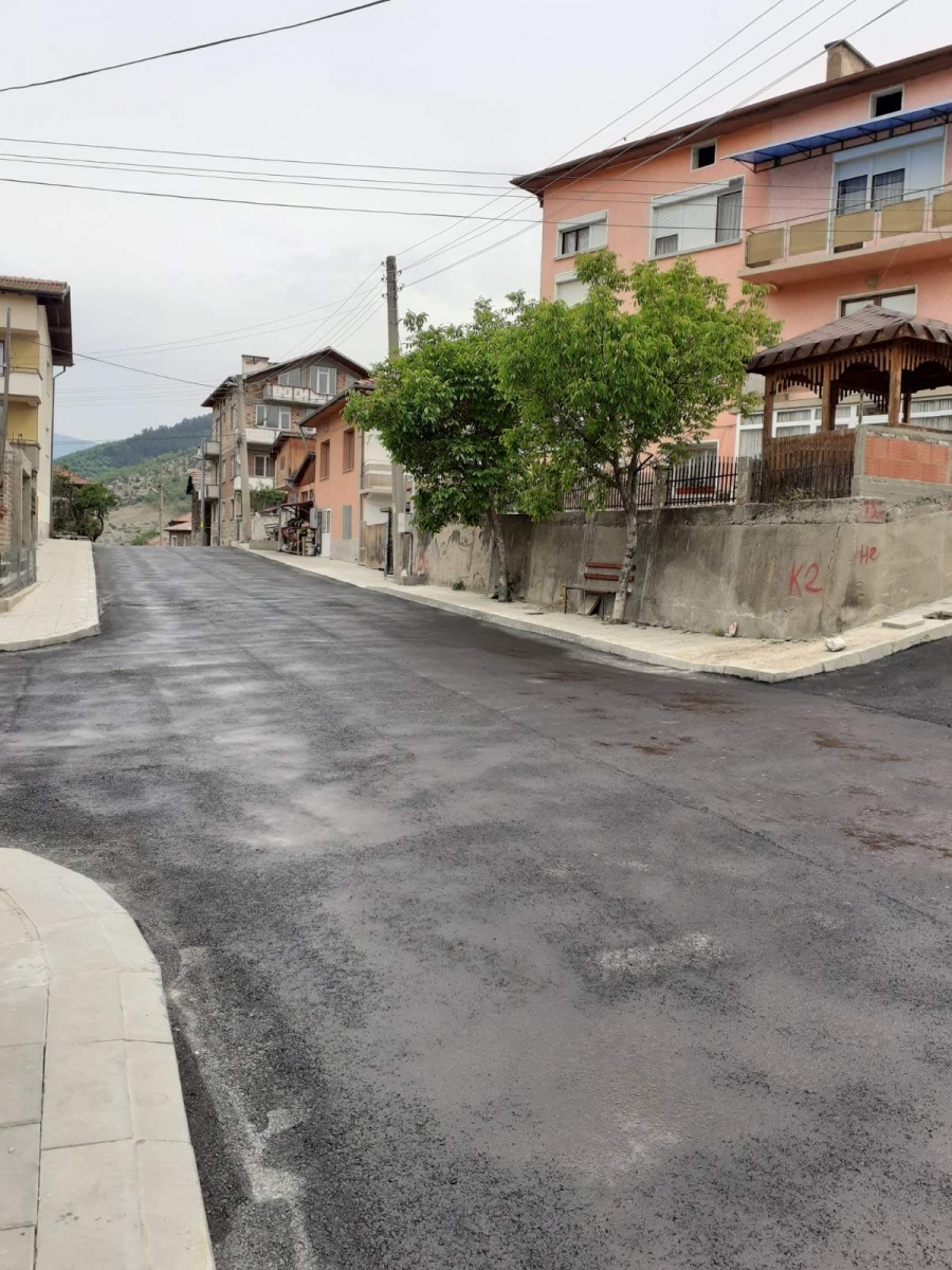 Още три улици в Драгиново бяха асфалтирани днес