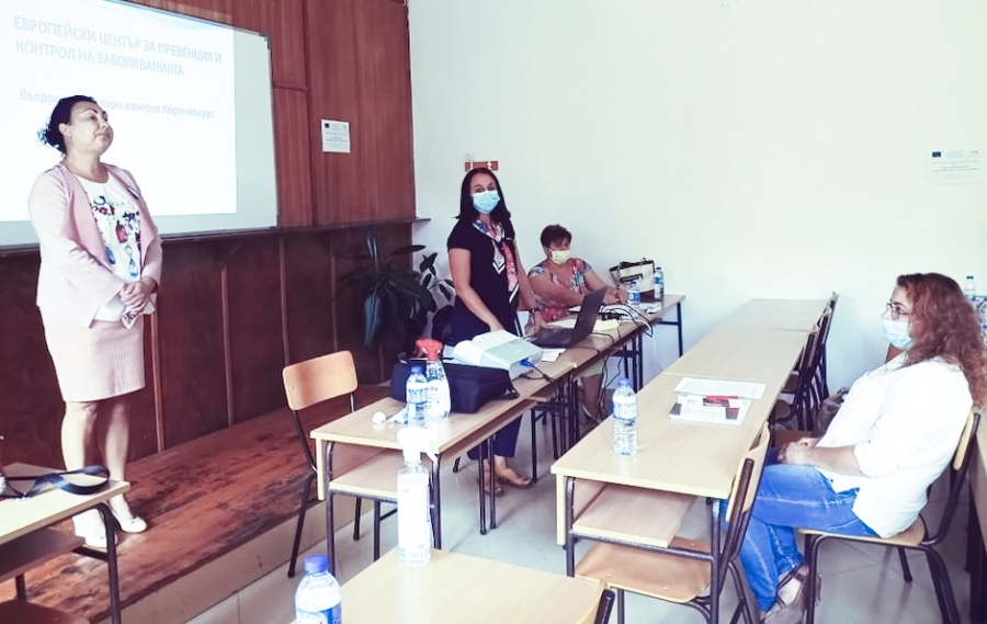 Инспектори от РЗИ Пазарджик - обучители в семинар на тема: „COVID-19“