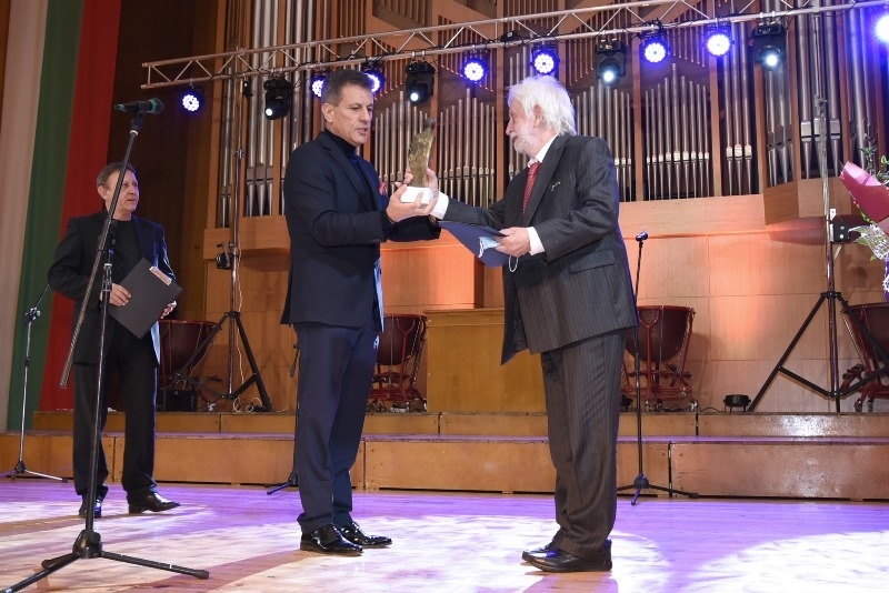 Хари Харалампиев е носителят на Величковата награда