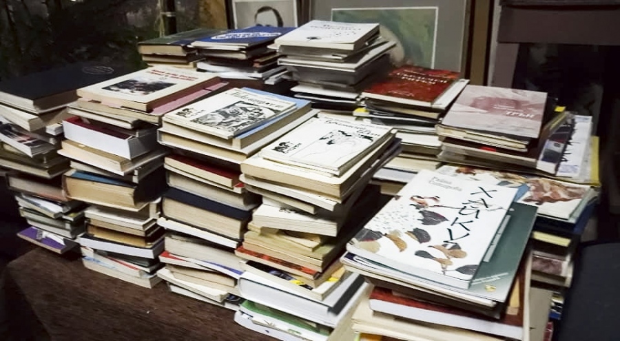 Мария Генова дари над 350 тома книги на читалище „Христо Ботев”