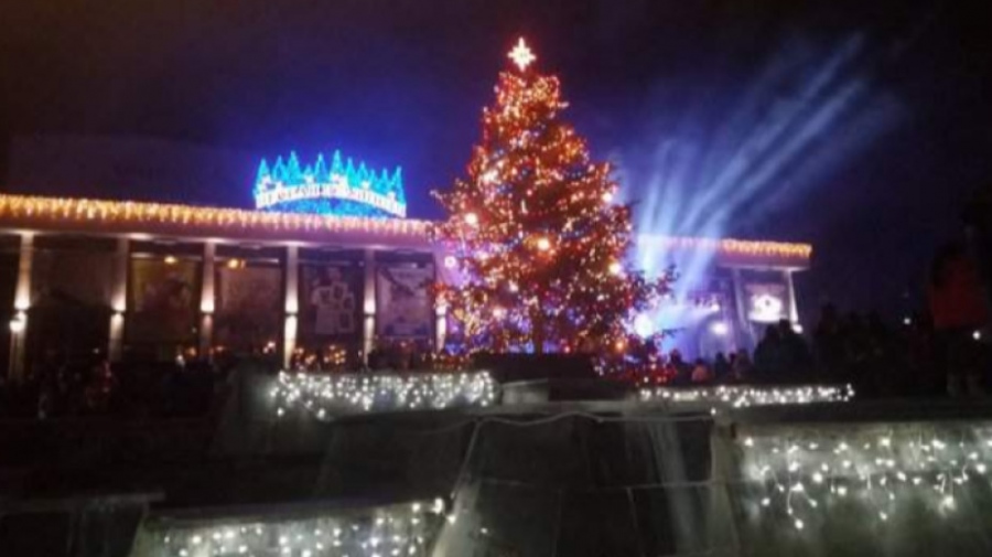 Коледните светлини на Пазарджик ще заблестят утре