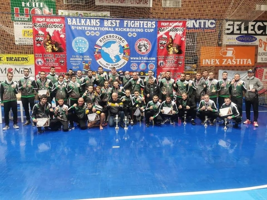 Кикбоксьорите на „Спартак” помогнаха за отборното злато на България