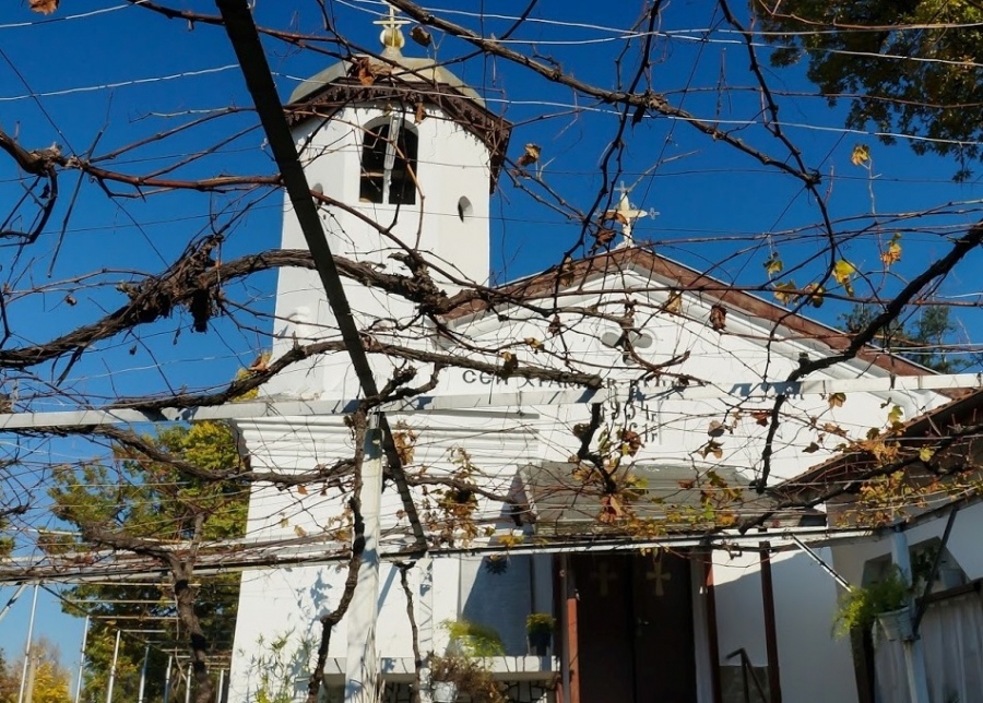 Пожар унищожи икони в църква навръх Стефановден