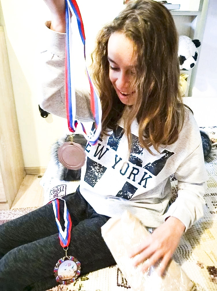Дядо Коледа донесе медали от Русия за Анастасия