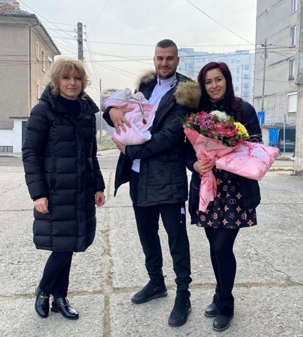 Орисаха Алис - първото бебе, родено в община Панагюрище през 2021 г.