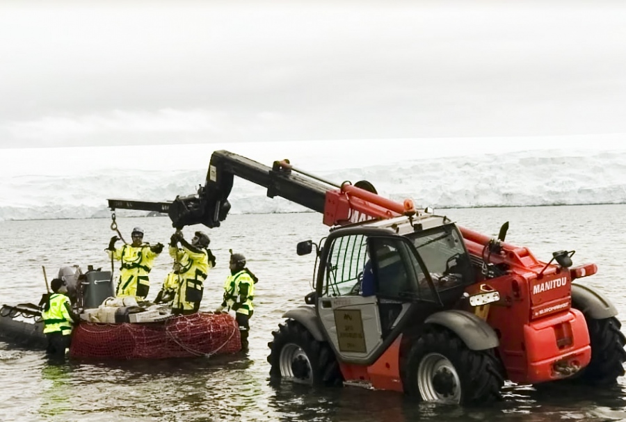 Дарената от „ Асарел-Медет“ машина помага на 29-та Национална антарктическа експедиция