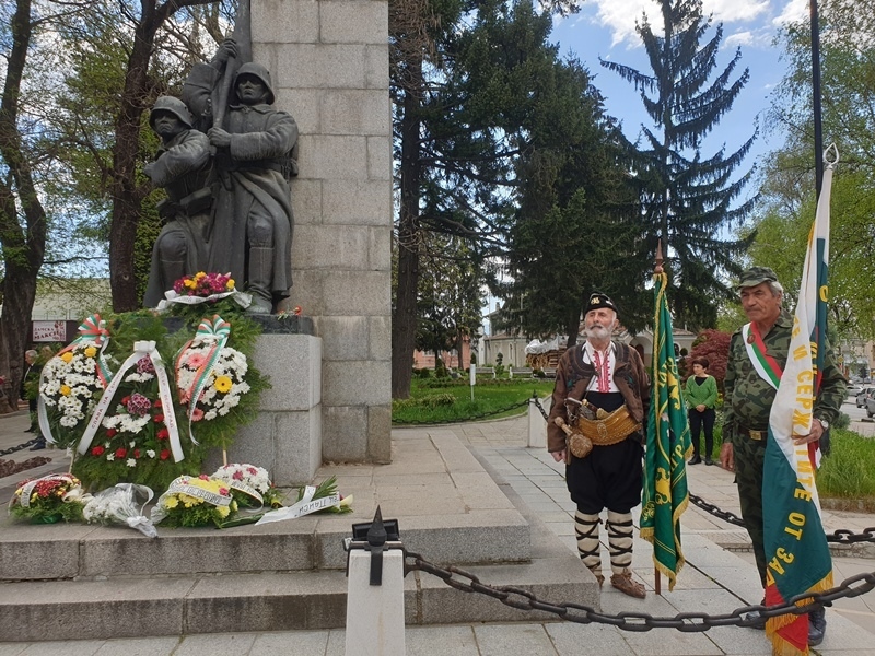 Велинградчани тържествено отбелязаха Деня на храбростта и празник на Българската армия- Гергьовден