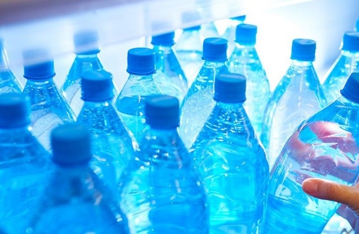 От 12 часа доброволци на БЧК раздават вода в жегите