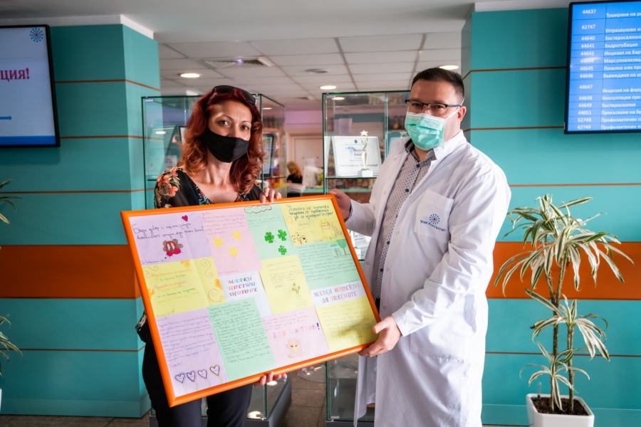 „Малките цветни щитове“ на децата от Панагюрище и Стрелча получиха болницата и библиотеката