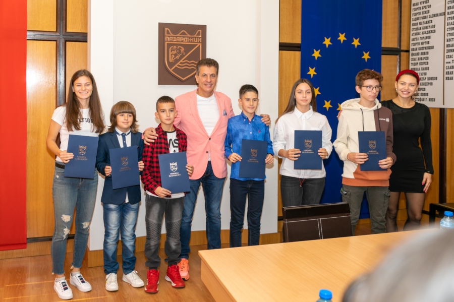 Община Пазарджик награди още млади шампиони  за високи спортни постижения