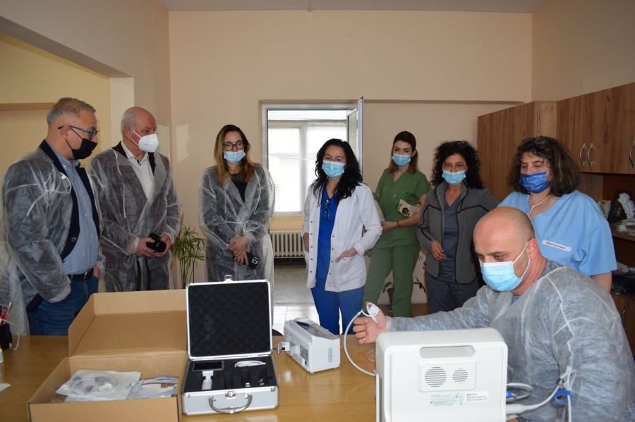 Ротари клуб-Пазарджик дари медицинска апаратура за Неонатологията