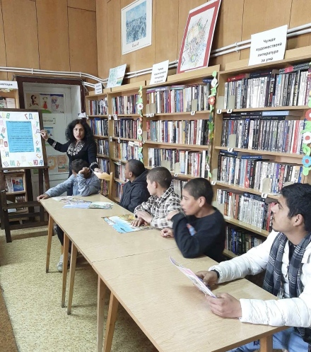 Някои момчета от ВУИ-Ракитово за пръв път влязоха в библиотека