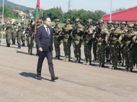Министърът на отбраната наблюдава многонационално учение на полигона в Црънча
