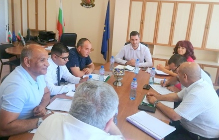Областният управител обсъди с представители на ромската общност проекта на Стратегията за ромите