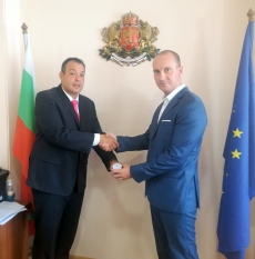 Областният управител връчи печата на РИК Пазарджик на председателя на комисията