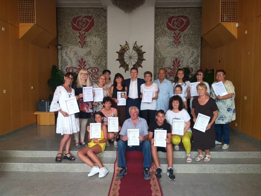 Кметът на Стрелча връчи грамоти на златните медалисти от националния събор Копривщица 2022 г.