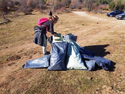 Ученици почистиха местност край Ракитово