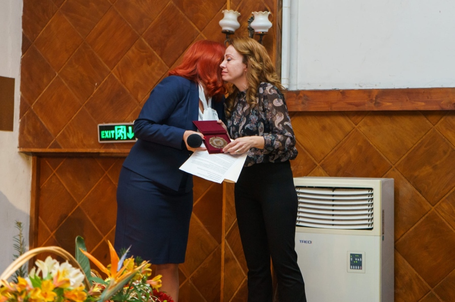 ​Съпругата на Светослав Дончев получи посмъртно отличието Почетен знак на общината от кмета на Септември