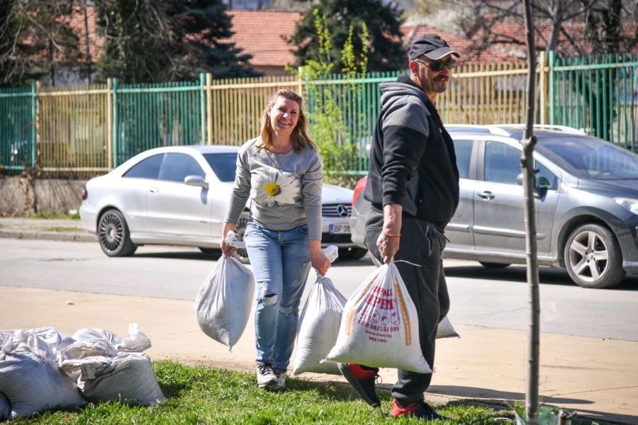 Над 1000 граждани се включиха в кампанията “По-чист, по-зелен и цветен Пазарджик”