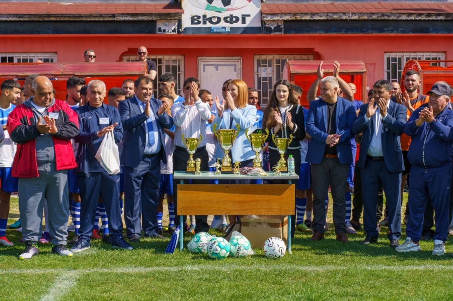 Финал с 27 дузпи определи победителя в Националния ромски футболен турнир 