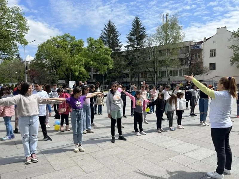 Във Велинград спортуваха забавно за Световния ден на предизвикателството