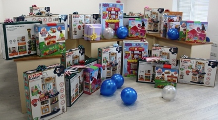 Подаръци за децата от всички детски градини от Община Панагюрище