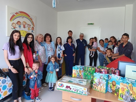 „Асарел-Медет“ АД почерпи с торта болните деца в „Уни Хоспитал“