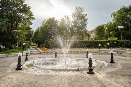 Набор 1971 възстановява фонтана пред паметника на Левски в Стрелча