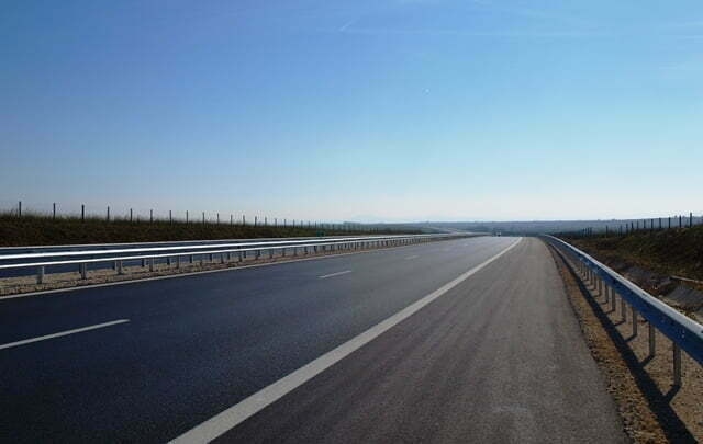 Загина водач на микробус в аварийната лента