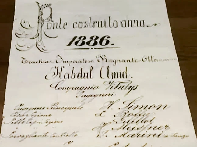 Писмо в бутилка от 1886 г. намериха в колоната на жп мост