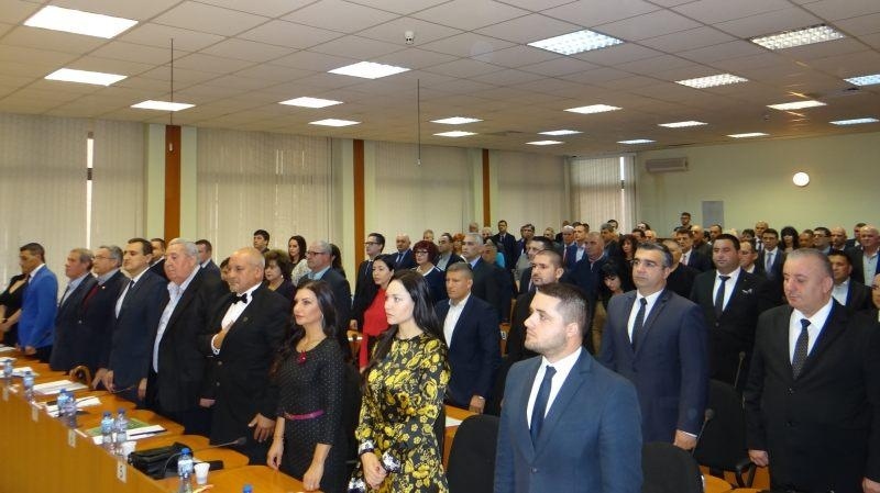 Общинските съветници приключиха работата за мандата, кметът Попов остави Петър Петров за свой заместник