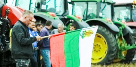 Местният председател на зърнопроизводителите не кара бентли, а Toyota Land Cruiser 2011 година