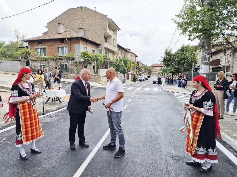 Откриха обновени улици в Пещера