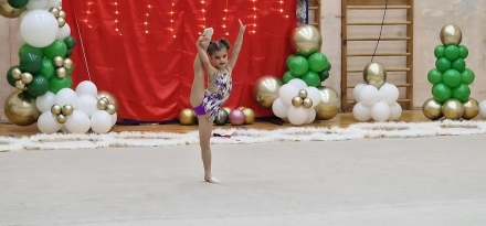 Очарователните гимнастички от „Далия Старс“ подариха истински празник на пещерци