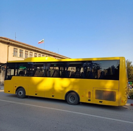 Нов училищен автобус за учениците в община Стрелча