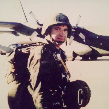 Полковник от запаса Васил Атанасов – с почетна грамота и плакет на българските парашутисти