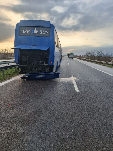 Жена пострада при катастрофа с камион и автобус с украинци