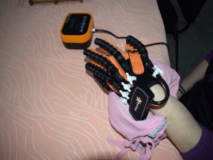 В МБАЛ-Пазарджик: Роботизирани ръкавици подпомагат работата на рехабилитаторите
