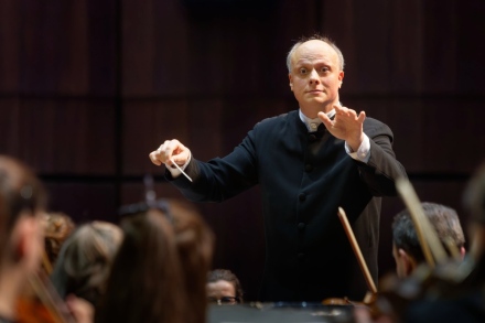 Маестро Григор Паликаров: Симфоничният оркестър е бялата лястовица, нека не я убиваме