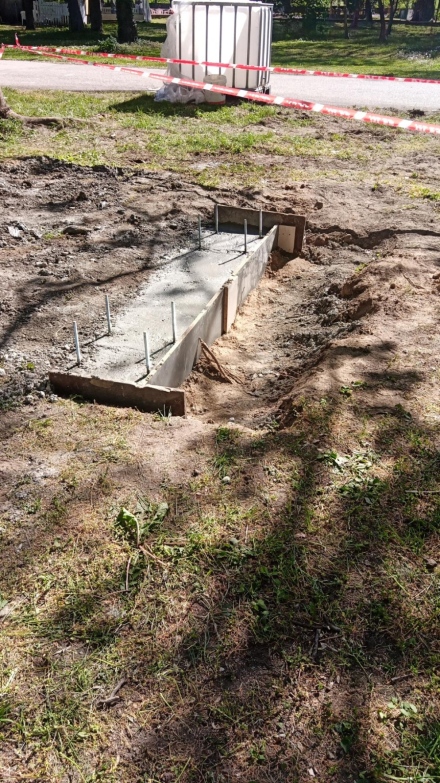 Общината отстранява незаконен бетонов фундамент на Острова, нарушителите са глобени