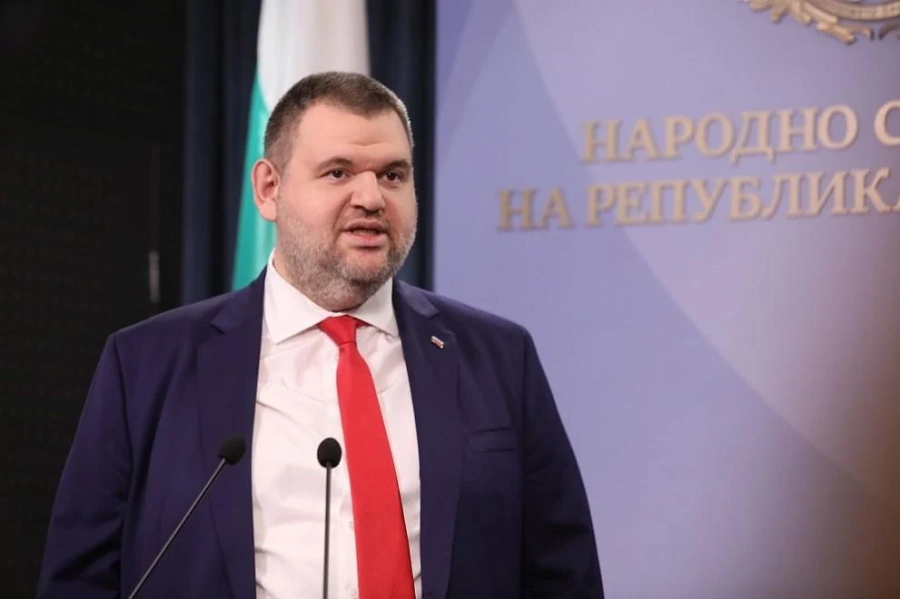 Пеевски отговори на Петков: Той е като един пудел, който ще драска по вратата на Борисов в Банкя