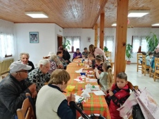 Деца боядисваха яйца и фигурки с Дома за стари хора в Главиница