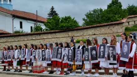 Гласът на България Надежда Ковачева изпълни акапелно националния химн днес в Панагюрище