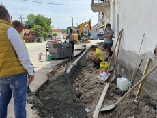 Правят нови тротоари в Лесичово и общината