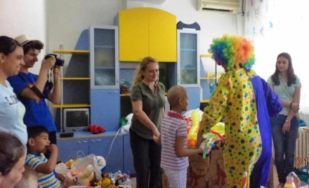 Празник за децата в онко-хематологичното отделение подготвиха техни приятели от Пазарджик