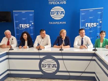 Екатерина Захариева: ГЕРБ - СДС ще бъде първа политическа сила, но в неделя трябва да гласуваме! /СНИМКИ И ВИДЕО/