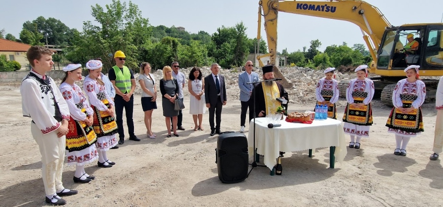 Първа копка за изграждане на съвременен младежки център в Община Пещера