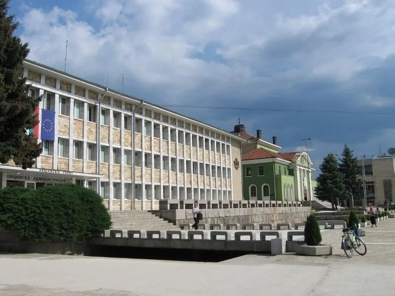 В Панагюрище избраха кмет на общината, Гагов води в броенето