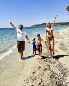 Антония Петрова откри семейния рай на таен остров в Гърция