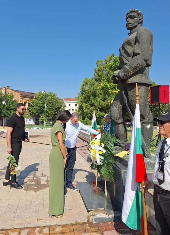 Пазарджик се поклони на Апостола за 187 години от рождението му /СНИМКИ/